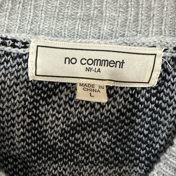 Like new GRAY BLACK YIN YANG LIGHTWEIGHT SWEATER VEST TOP JUNIOR SIZE L - Picture 2 of 3